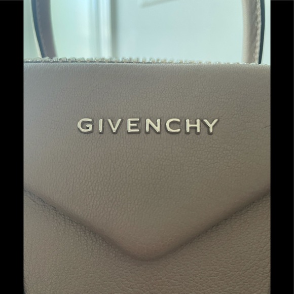 Givenchy Antigona Medium in nude - Picture 2 of 9